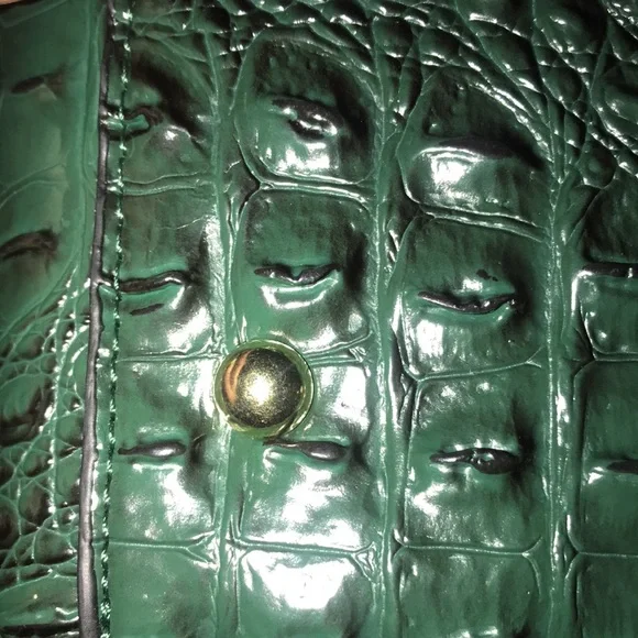 NWOT Women’s Crocodile-Embossed Handbag - Picture 15 of 16